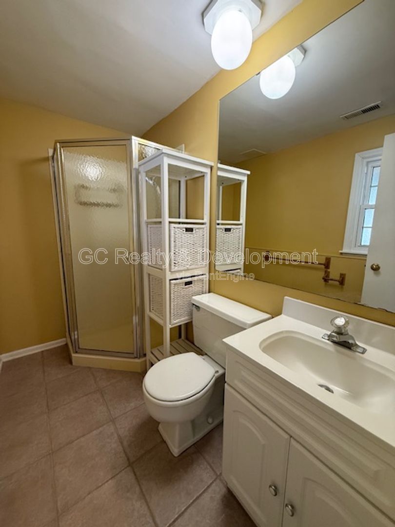 *** 3 BDRM - 2 BTH / FIN BASEMENT / DISTRICT 203 / REAR DECK W LOWER LVL WALK OUT / 2000 + SQFT *** property image