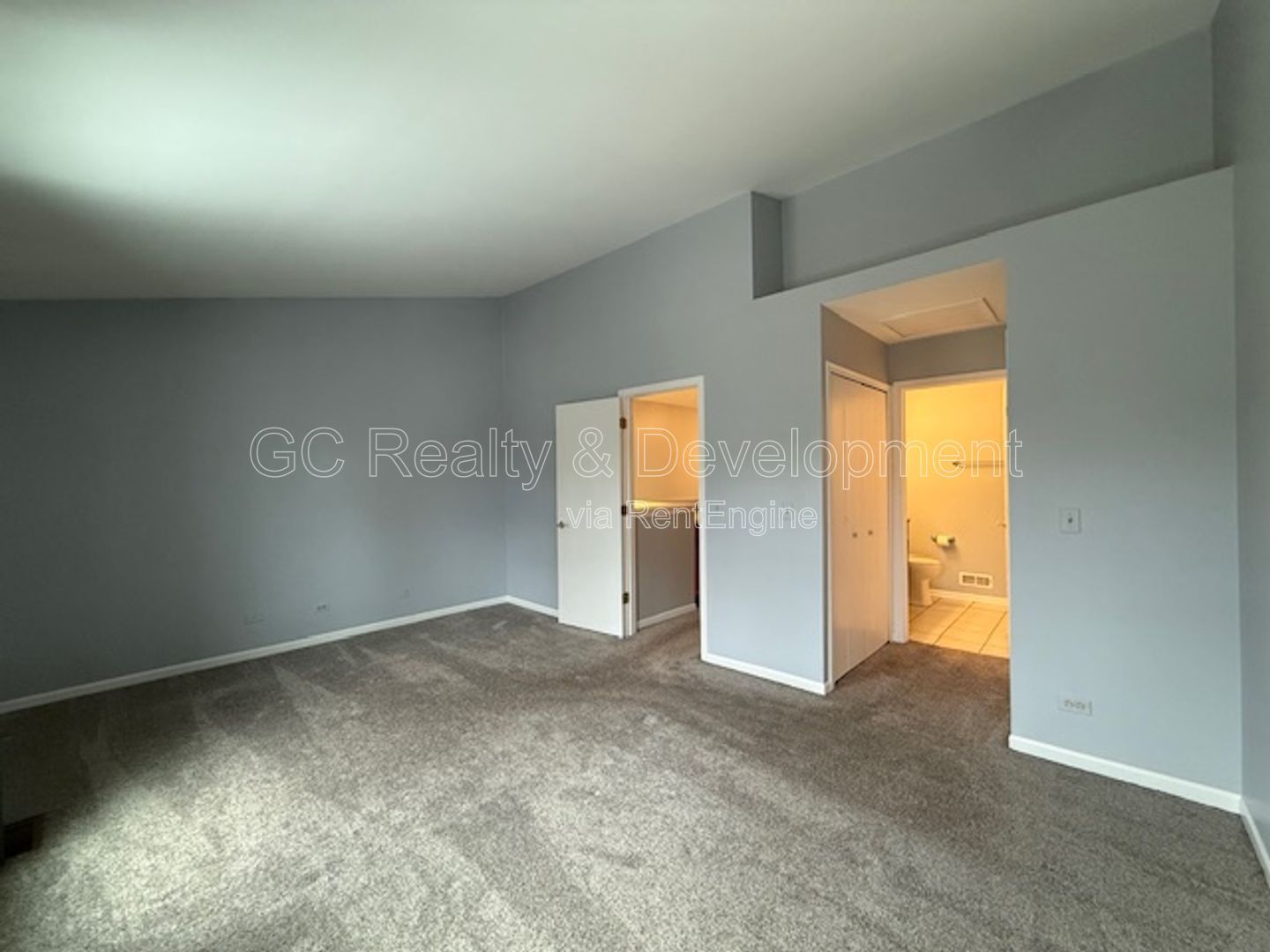*** 2 BDRM - 2.5 BTH / RECENTLY UPDATED / LRG CLOSETS / CLOSE TO SHOPPING / ATTACHED GARAGE *** property image