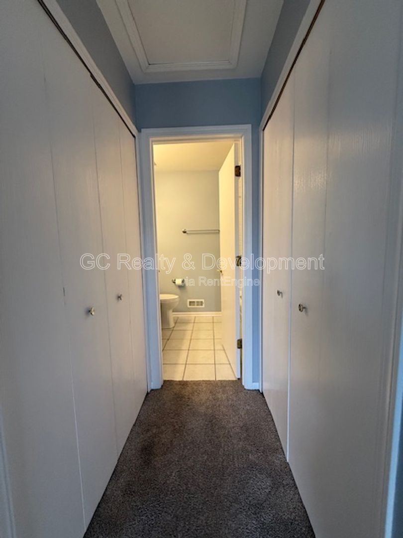 *** 2 BDRM - 2.5 BTH / RECENTLY UPDATED / LRG CLOSETS / CLOSE TO SHOPPING / ATTACHED GARAGE *** property image