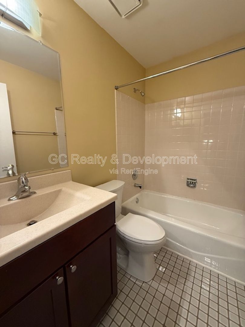 *** 2 BDRM - 2.5 BTH / RECENTLY UPDATED / LRG CLOSETS / CLOSE TO SHOPPING / ATTACHED GARAGE *** property image