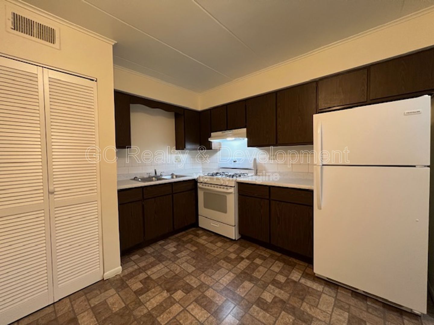 *** W&D ON SITE / CAT FRIENDLY / CENTRAL AC / COMMUTER FRIENDLY *** property image