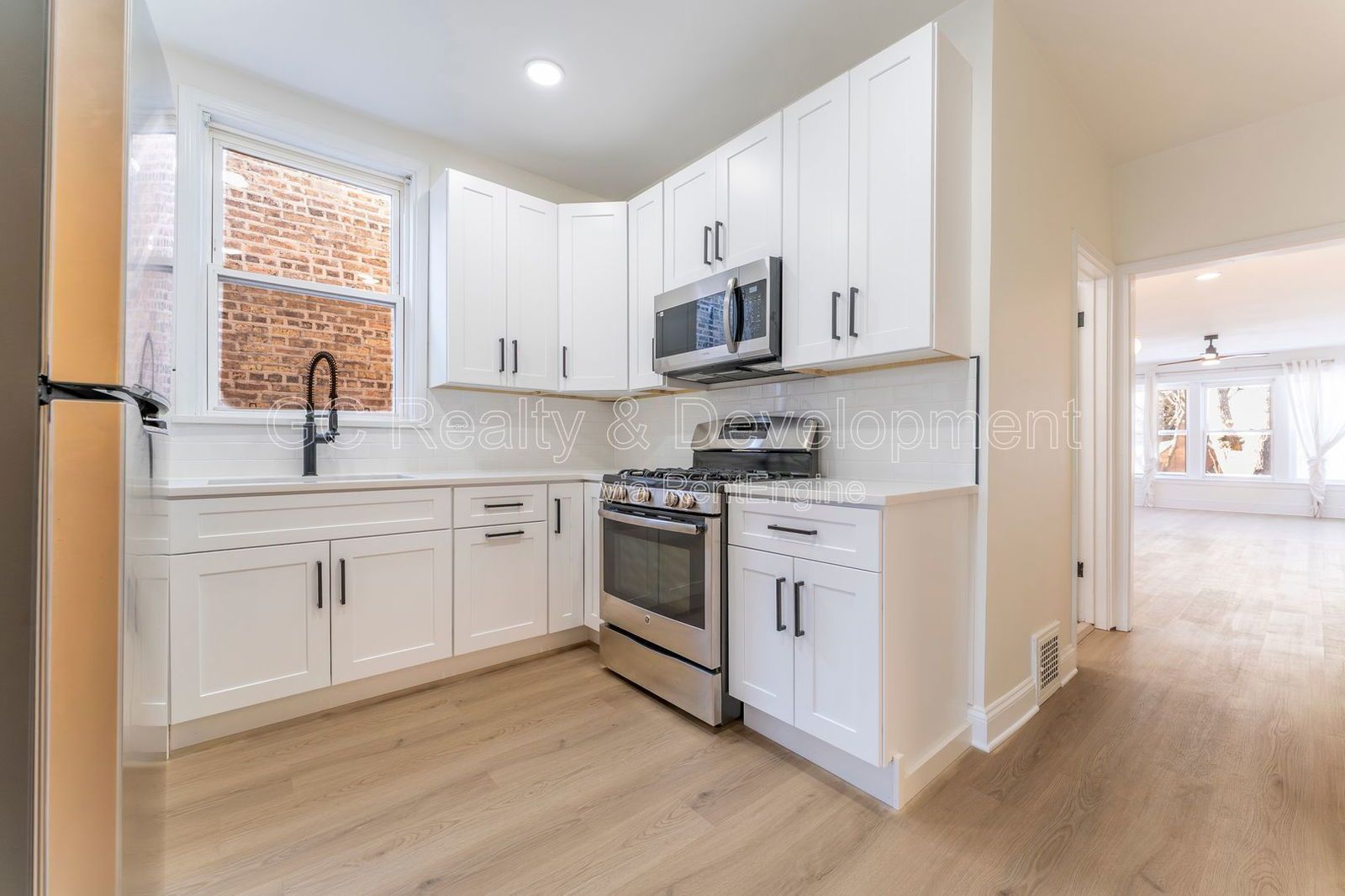 *** RECENTLY UPDATED / 2 BDRM + DEN / FREE LAUNDRY ON SITE / SHARED GARAGE PARKING *** property image