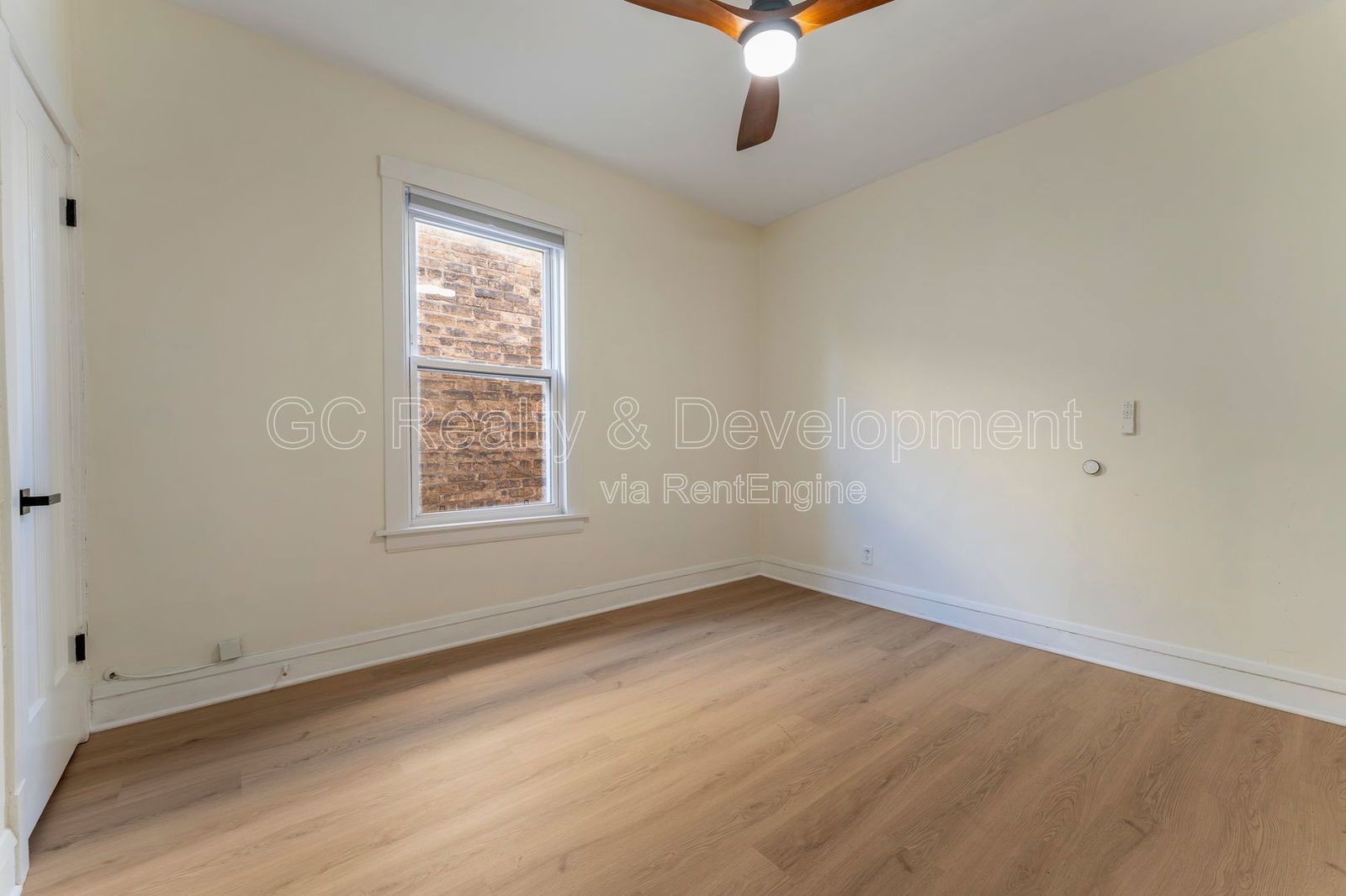 *** RECENTLY UPDATED / 2 BDRM + DEN / FREE LAUNDRY ON SITE / SHARED GARAGE PARKING *** property image