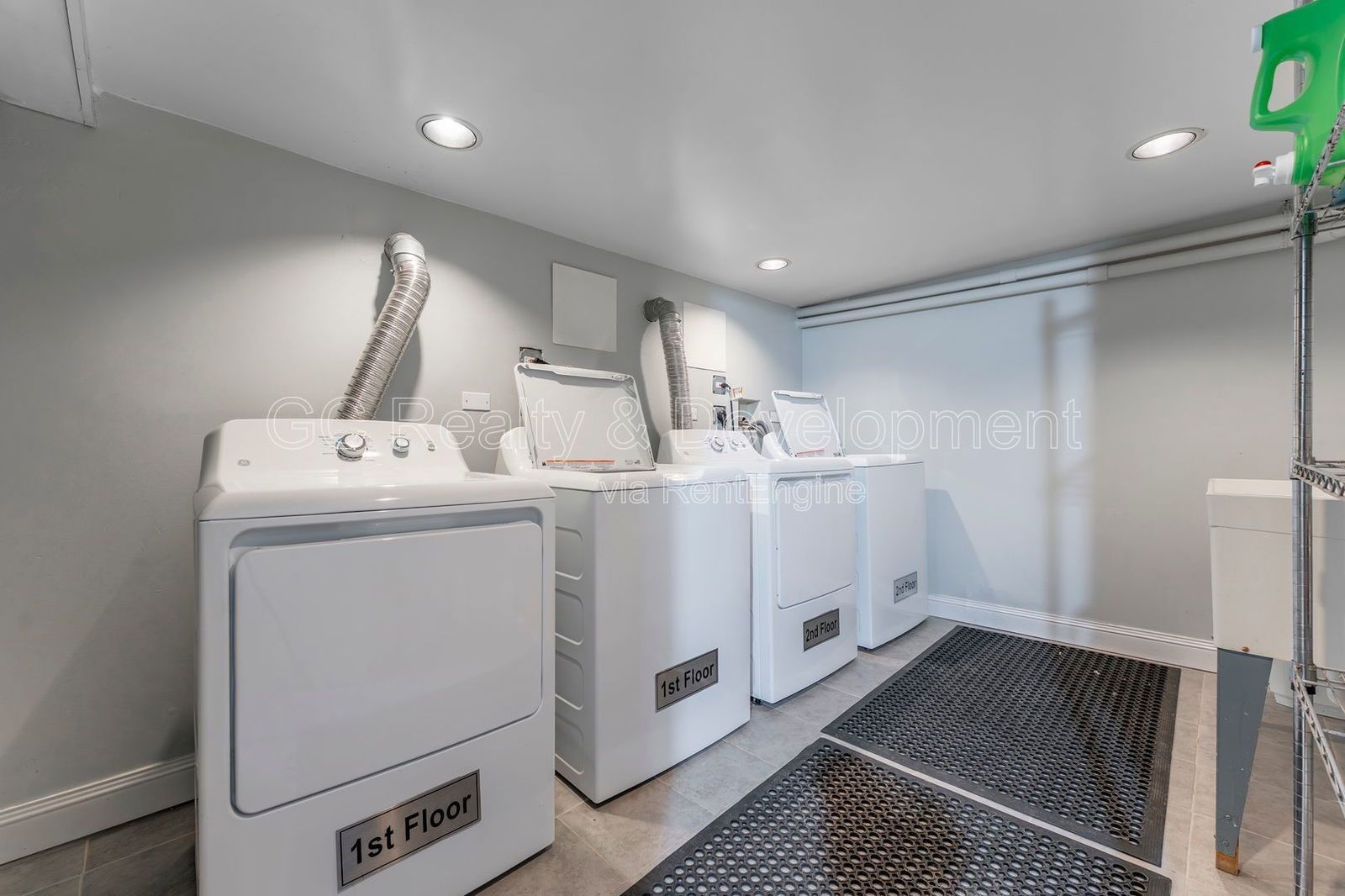 *** RECENTLY UPDATED / 2 BDRM + DEN / FREE LAUNDRY ON SITE / SHARED GARAGE PARKING *** property image