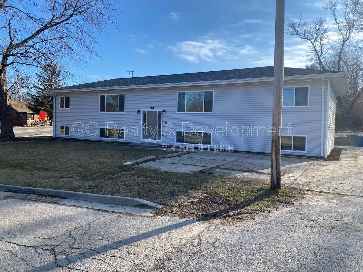 *** 2ND FLOOR UNIT / RECENTLY UPDATED / GARAGE PARKING AVAIL / LAUNDRY ON SITE *** property image