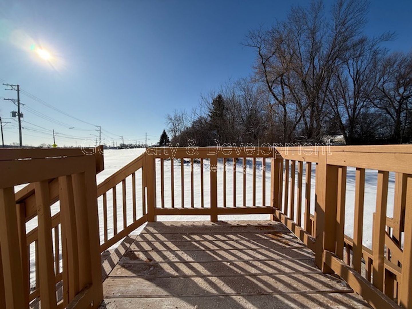 *** 2 BDRM / RECENTLY UPDATED / LAUNDRY ON SITE / PET FRIENDLY / WALK TO LAKE *** property image