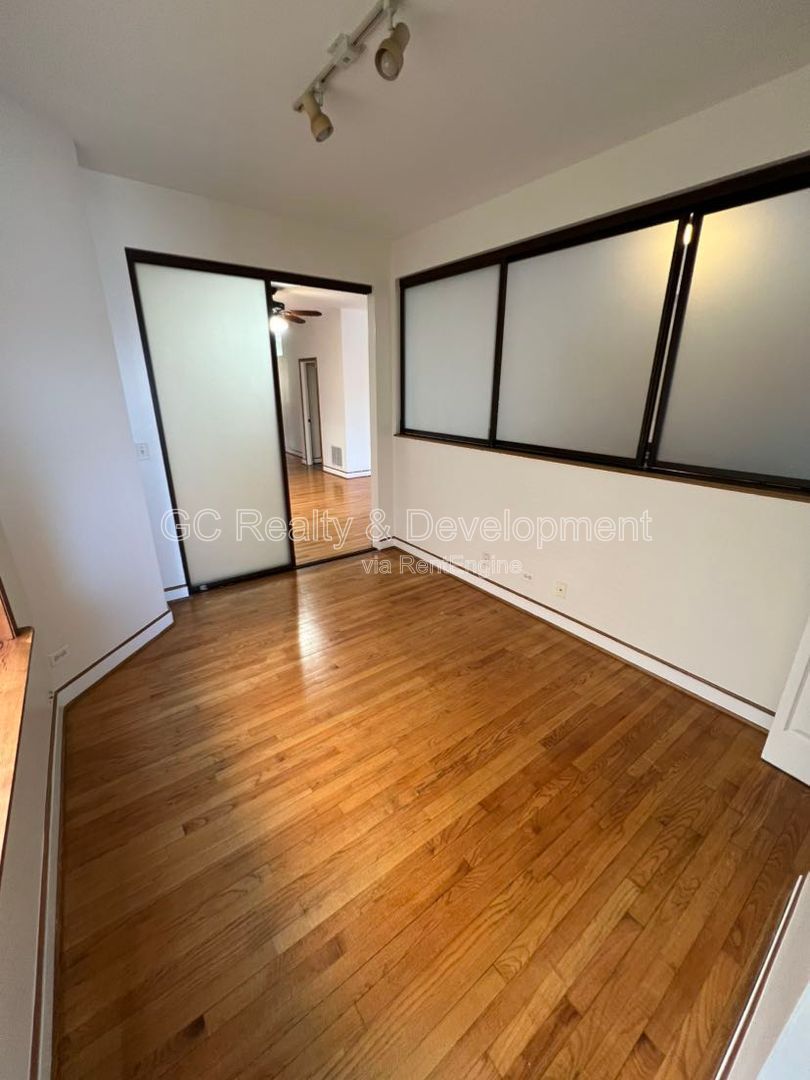 *** 3 BDRM - 2 BTH / 1500+ SQFT / IN UNIT LAUNDRY / ASSIGNED PARKING / NATURAL LIGHT THROUGHOUT *** property image