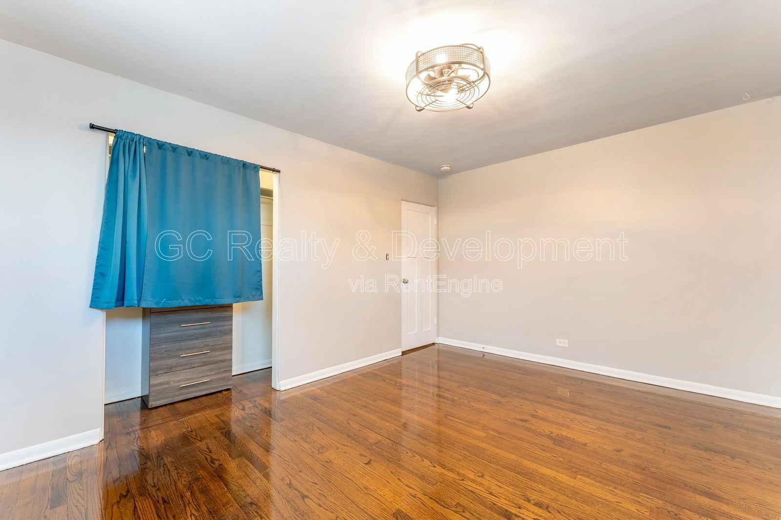 *** 3 BDRM - 2 BTH / RECENTLY UPDATED / IN UNIT LAUNDRY / FINISHED BASEMENT / BIG YARD W GAZEBO *** property image