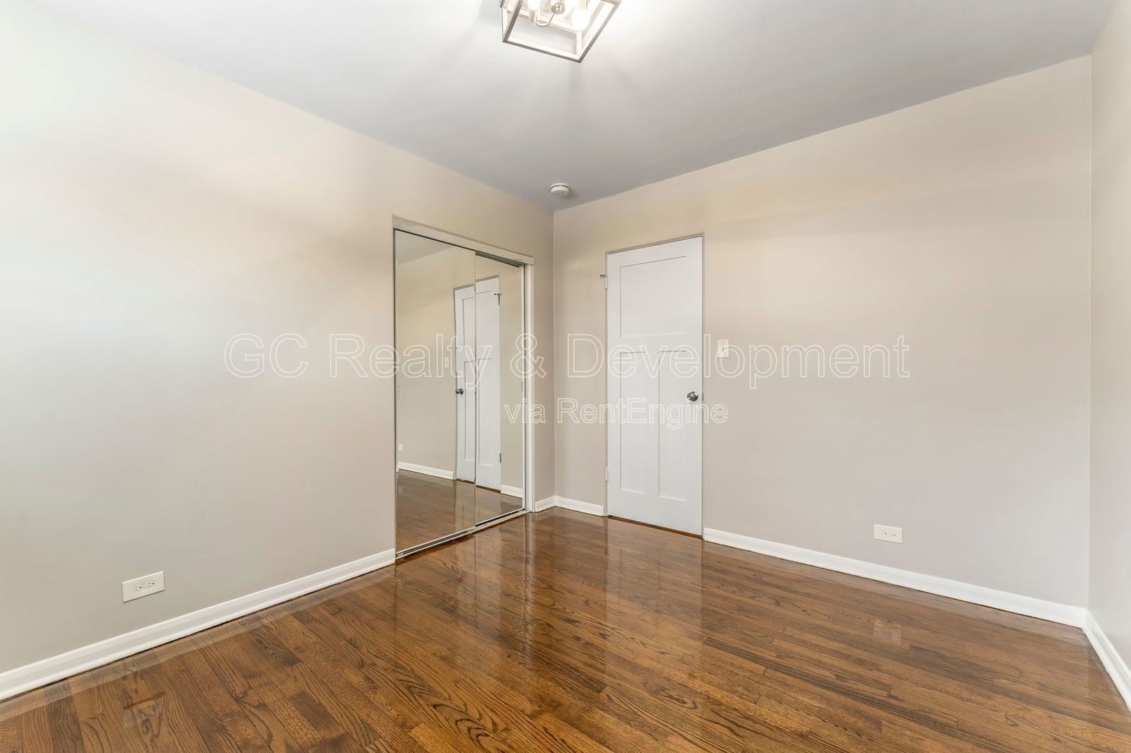 *** 3 BDRM - 2 BTH / RECENTLY UPDATED / IN UNIT LAUNDRY / FINISHED BASEMENT / BIG YARD W GAZEBO *** property image