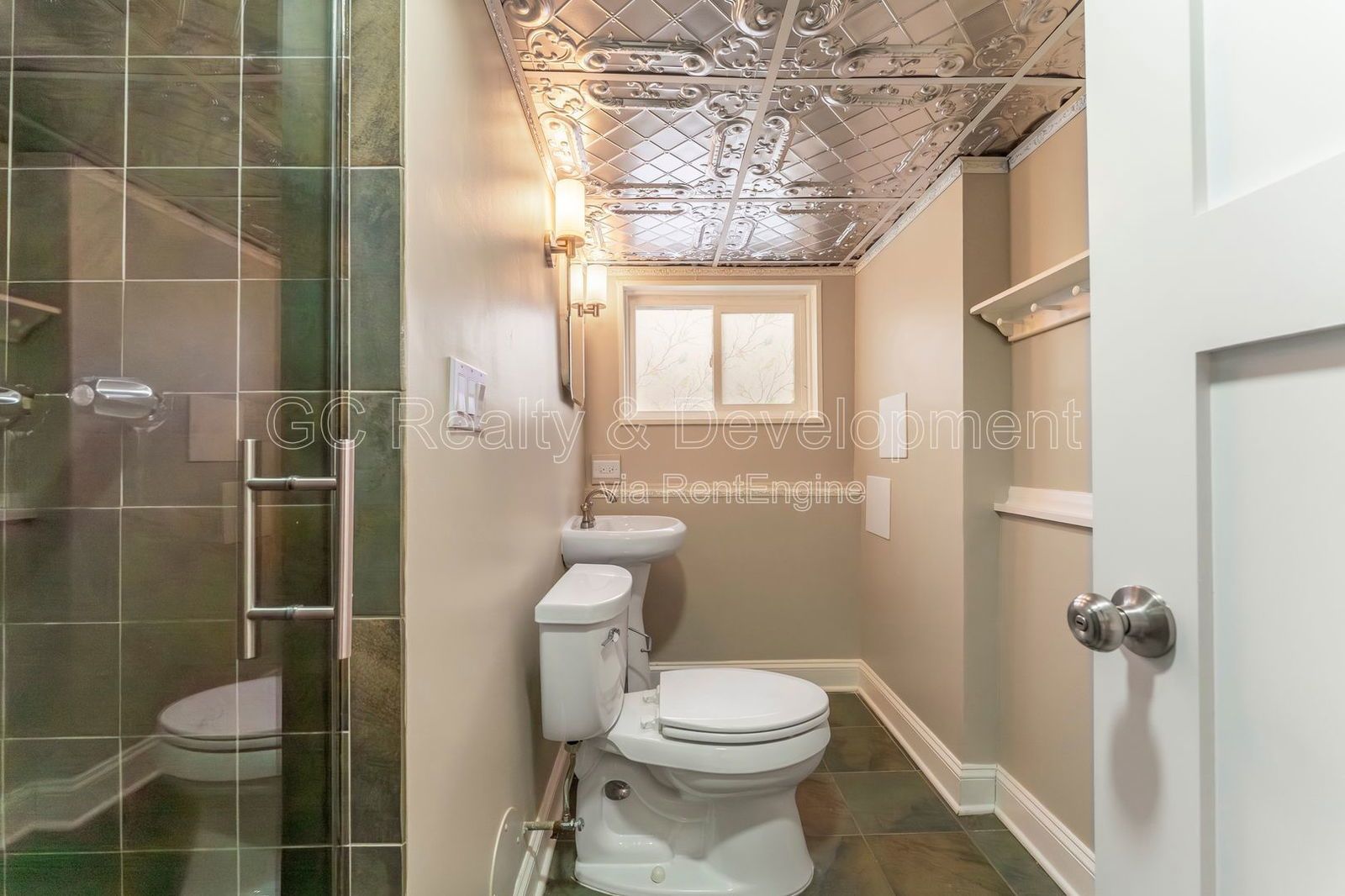 *** 3 BDRM - 2 BTH / RECENTLY UPDATED / IN UNIT LAUNDRY / FINISHED BASEMENT / BIG YARD W GAZEBO *** property image