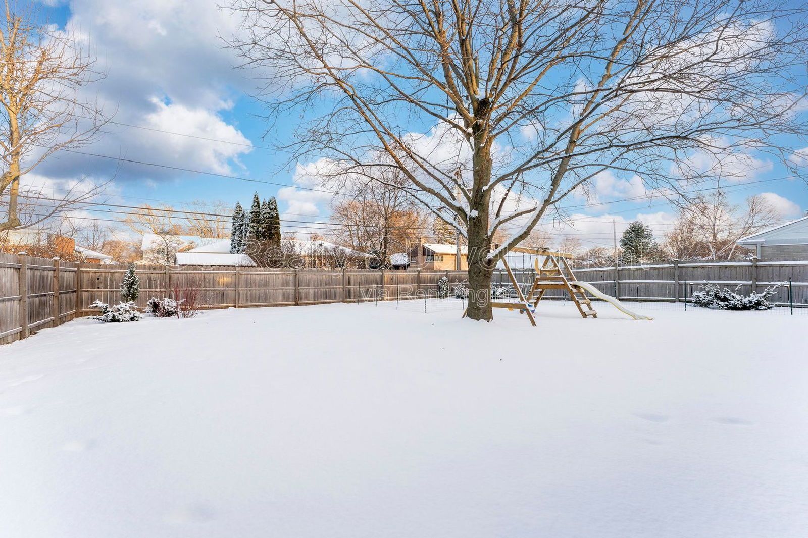 *** 3 BDRM - 2 BTH / RECENTLY UPDATED / IN UNIT LAUNDRY / FINISHED BASEMENT / BIG YARD W GAZEBO *** property image