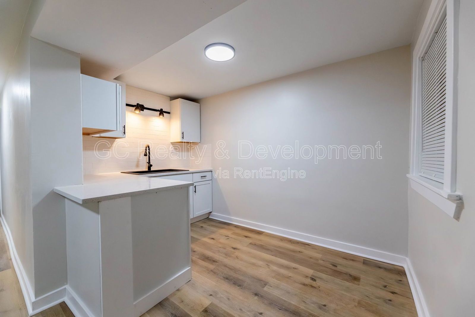 *** GUT REHAB / 2 BDRM + DEN / IN UNIT LAUNDRY / STAINLESS APPL / PAY ONLY ELECTRIC / WALK TO 43RD STATION*** property image