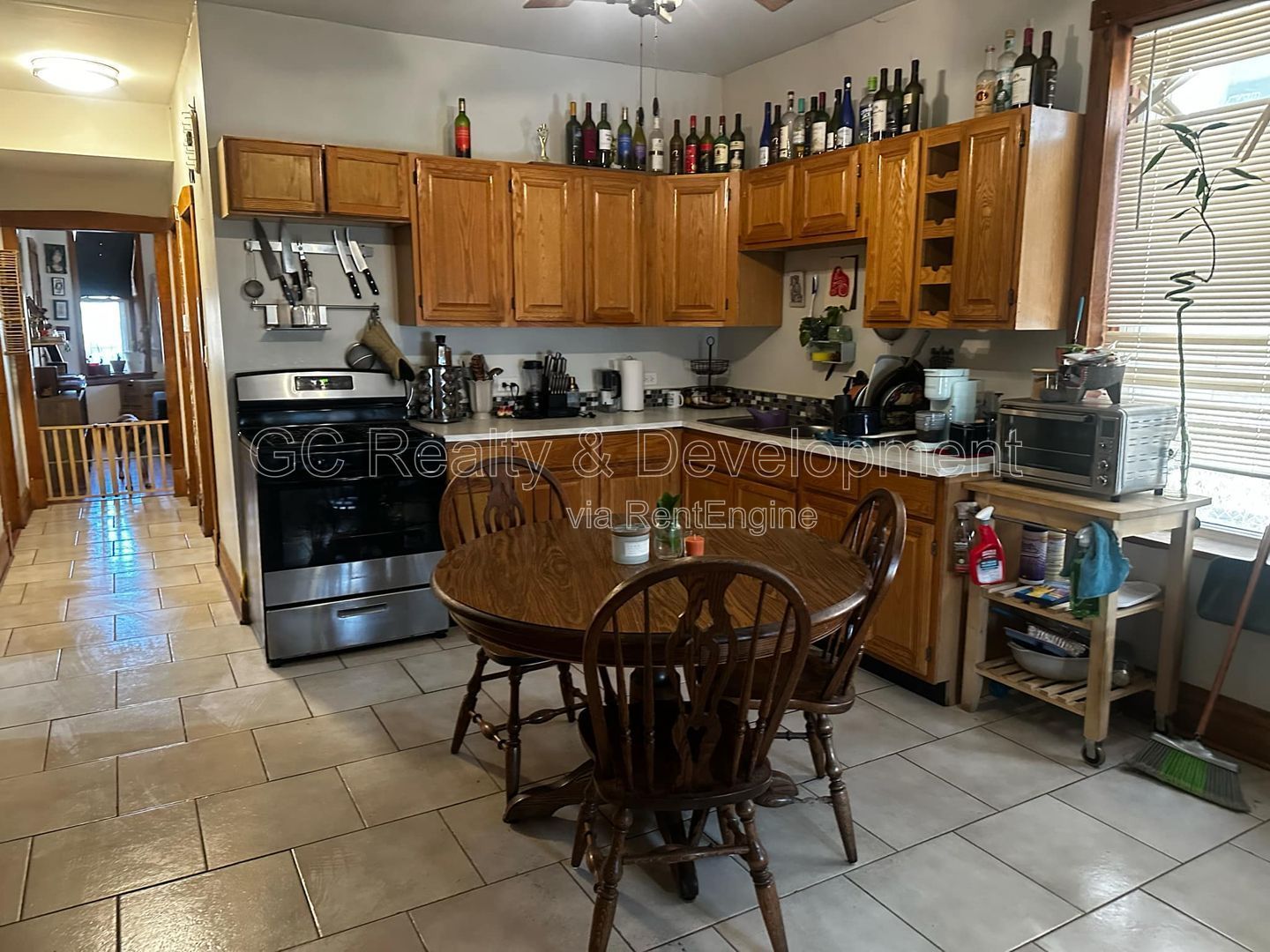 *** LITTLE VILLAGE / 1ST FL UNIT / 2 BDRM / PET FRIENDLY / HARDWOOD FLOORS / QUICK ACCESS TO TRAIN *** property image