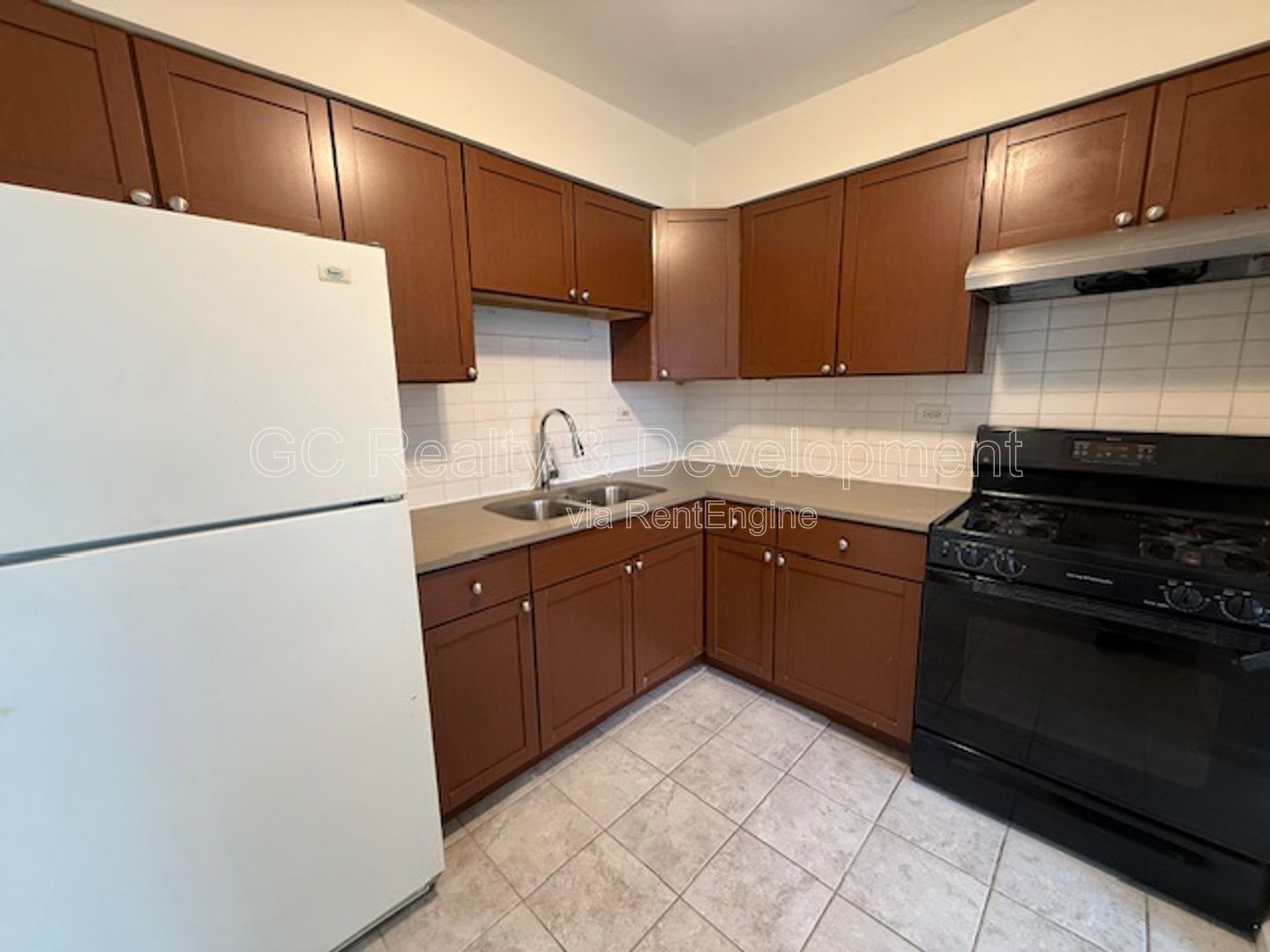 *** 1 BDRM / ONLY PAY ELECTRIC / PARKING INCLUDED / LAUNDRY ON SITE / SHOPPING NEARBY *** property image