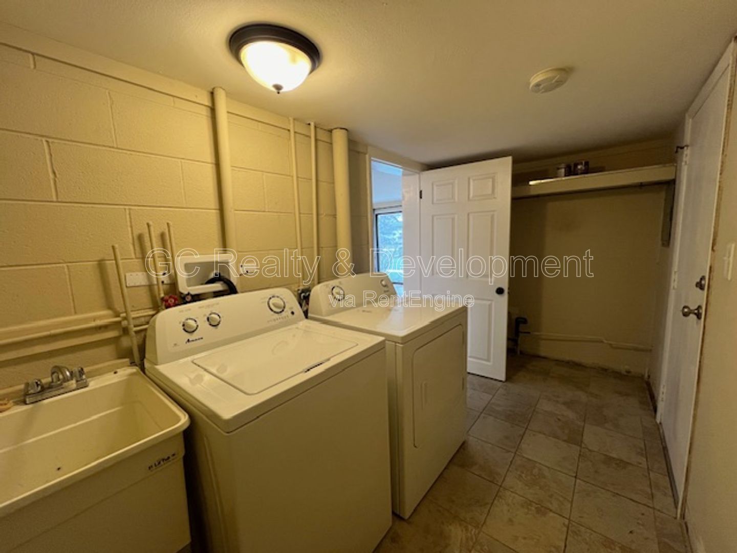 *** RANCH QUAD / 2 BDRM / 1 BTH / 1 CAR GARAGE / POOL / CLUBHOUSE *** property image