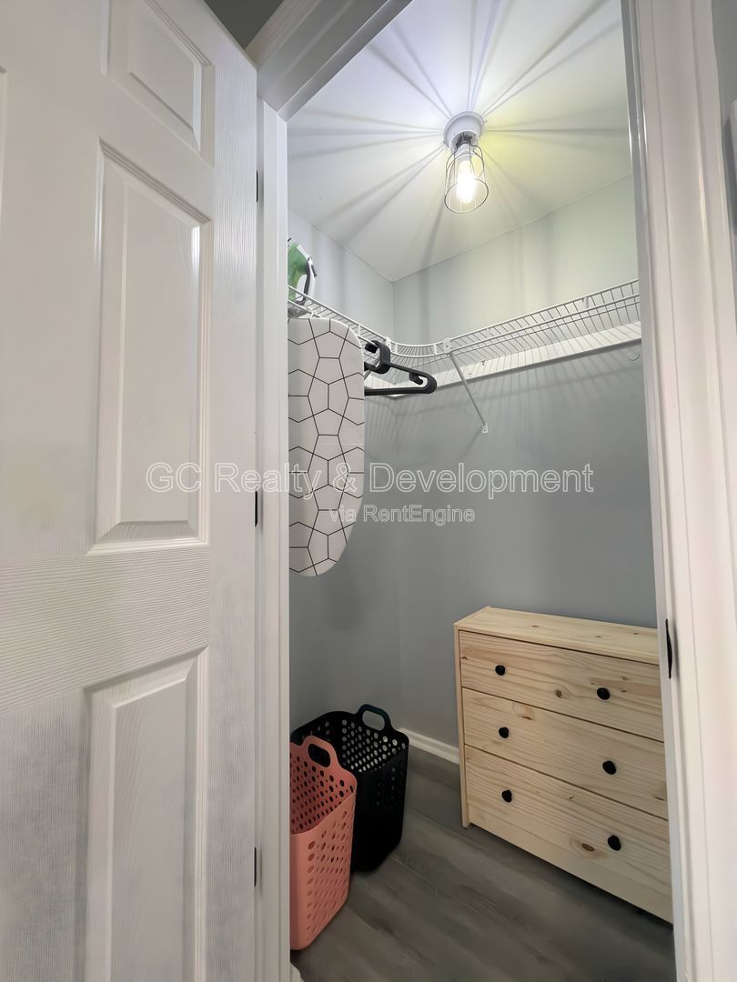 *** 1 MONTH FREE / PET FRIENDLY / LAUNDRY ON SITE / SS APPL / CENTRAL AC / WIFI INCLUDED / WALK TO TRAIN *** property image