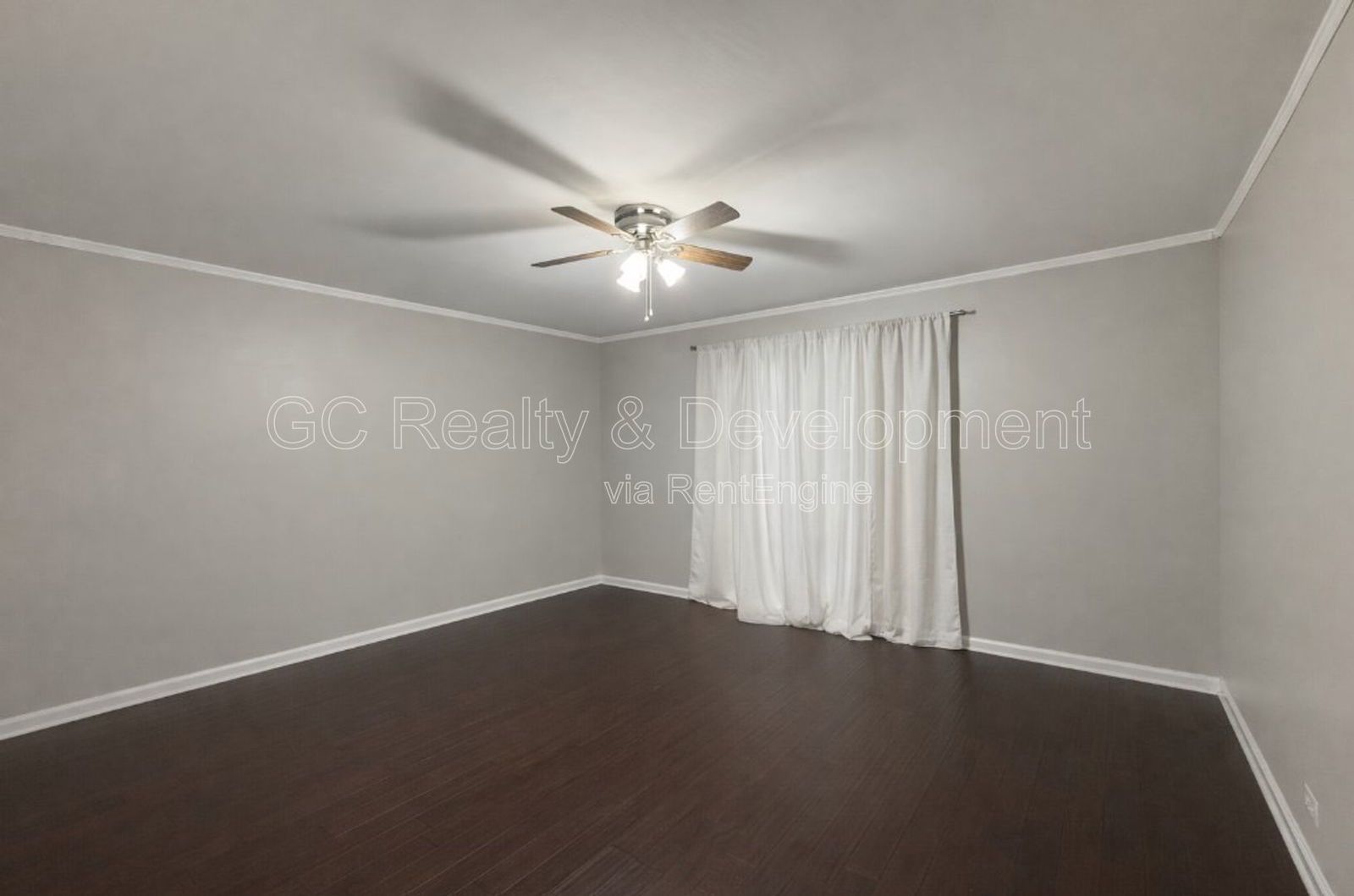 *** UPDATED 3 BDRM DUPLEX W/ 1ST FLOOR BDRM & FULL BTH / LARGE LOFT AREA / DOGS WELCOMED / FULL BSMT *** property image