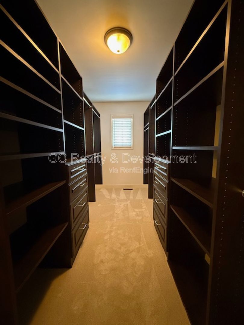 ** NEWER CONSTRUCTION / 3 BDRM - 4 BTH / 2300+ SQFT / FINISHED BSMT / SCHOOL DISTRICT 108 *** property image