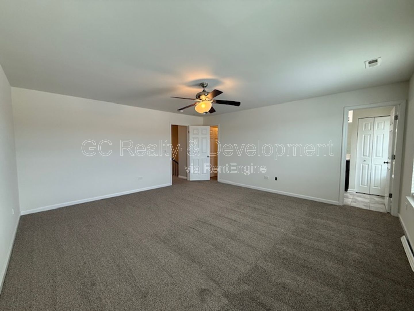 *** 3 BDRM - 2.5 BTH / NEWER CONSTRUCTION / WALK TO LAKE / GARAGE PARKING / 2000+ SQFT *** property image