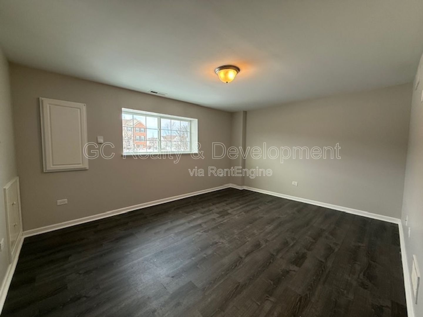 *** 3 BDRM - 2.5 BTH / NEWER CONSTRUCTION / WALK TO LAKE / GARAGE PARKING / 2000+ SQFT *** property image