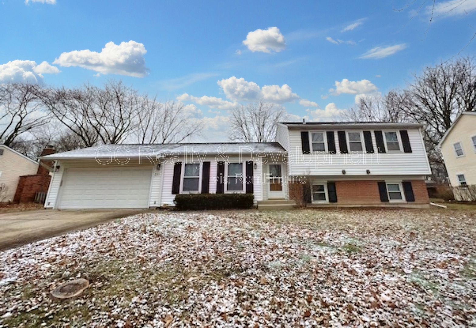 *** NAPERVILLE / 4 BDRM - 2 BTH / LARGE FENCED YARD W DECK / 2 CAR ATTACHED GARAGE *** property image
