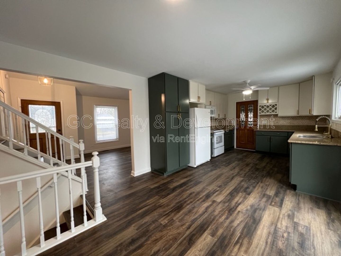 *** NAPERVILLE / 4 BDRM - 2 BTH / LARGE FENCED YARD W DECK / 2 CAR ATTACHED GARAGE *** property image