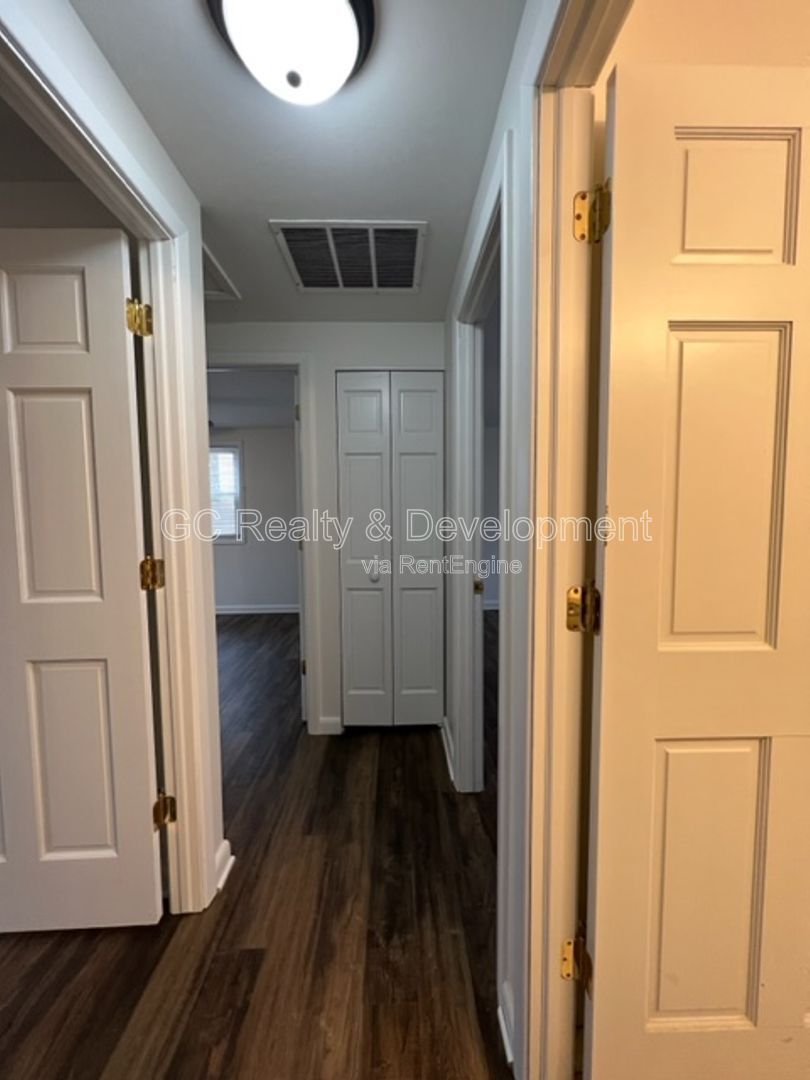*** NAPERVILLE / 4 BDRM - 2 BTH / LARGE FENCED YARD W DECK / 2 CAR ATTACHED GARAGE *** property image
