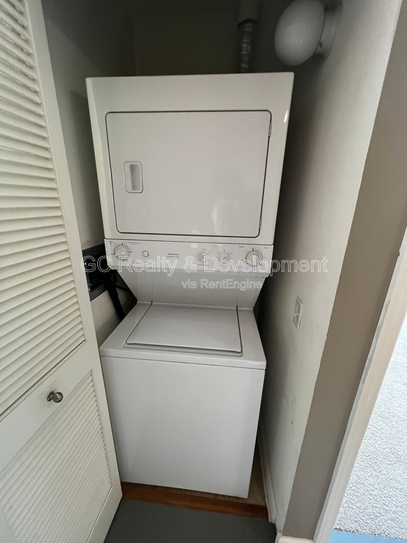 *** COMING SOON 4/15/26! / STUNNING CORNER UNIT / 2 BR / 2 BTH / INDOOR PARKING AVAIL / FULL AMENITY BLDG / GREAT LOCATION *** property image