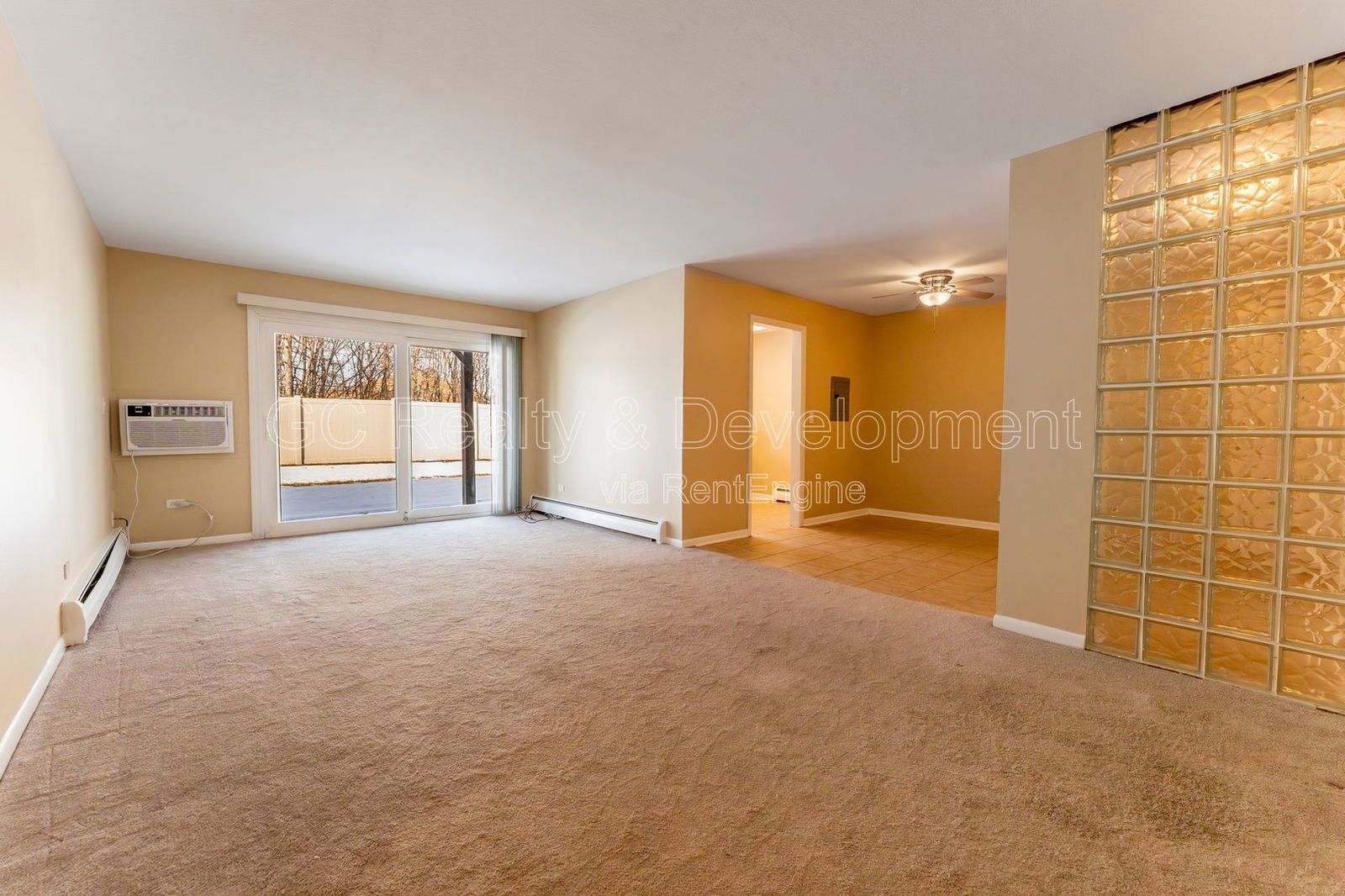 *** WALK TO METRA / HEAT INCL / PAY ONLY ELECTRIC / LAUNDRY NEXT TO UNIT / SMALL PET FRIENDLY *** property image