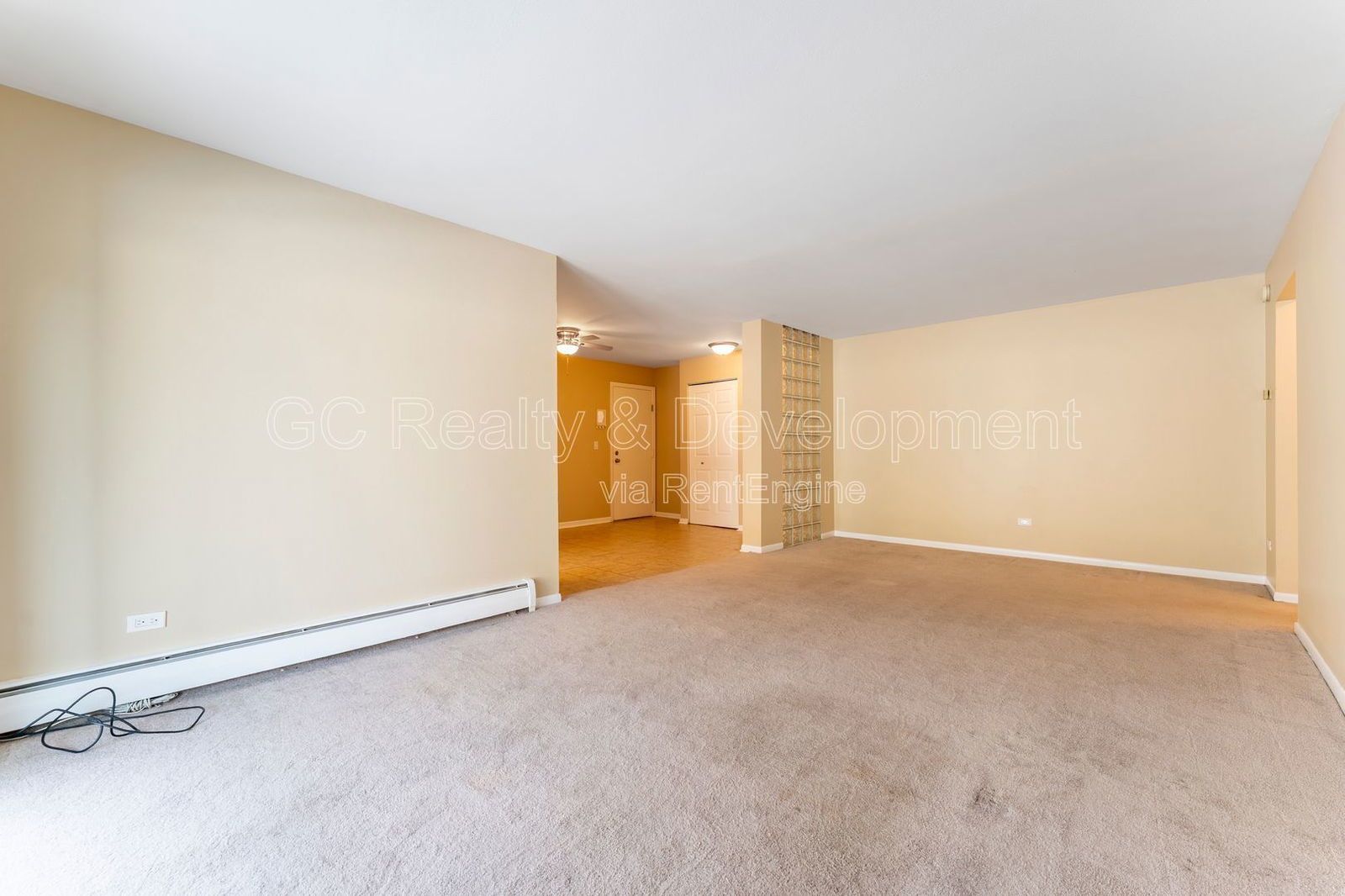 *** WALK TO METRA / HEAT INCL / PAY ONLY ELECTRIC / LAUNDRY NEXT TO UNIT / SMALL PET FRIENDLY *** property image