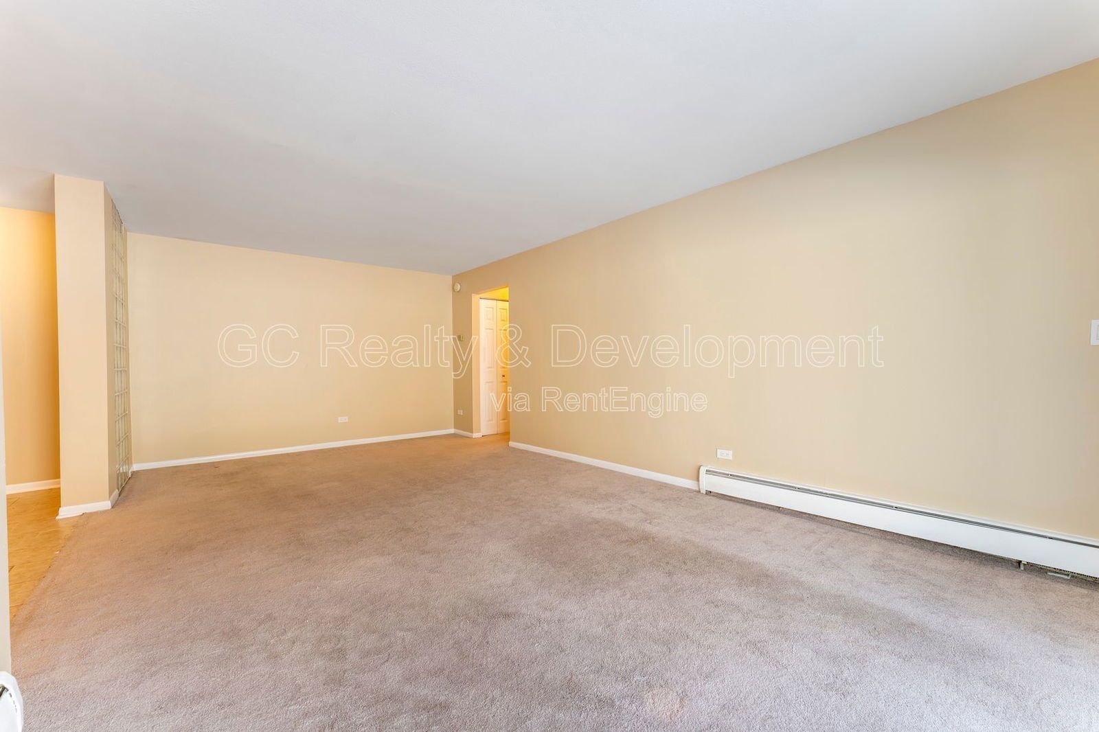 *** WALK TO METRA / HEAT INCL / PAY ONLY ELECTRIC / LAUNDRY NEXT TO UNIT / SMALL PET FRIENDLY *** property image