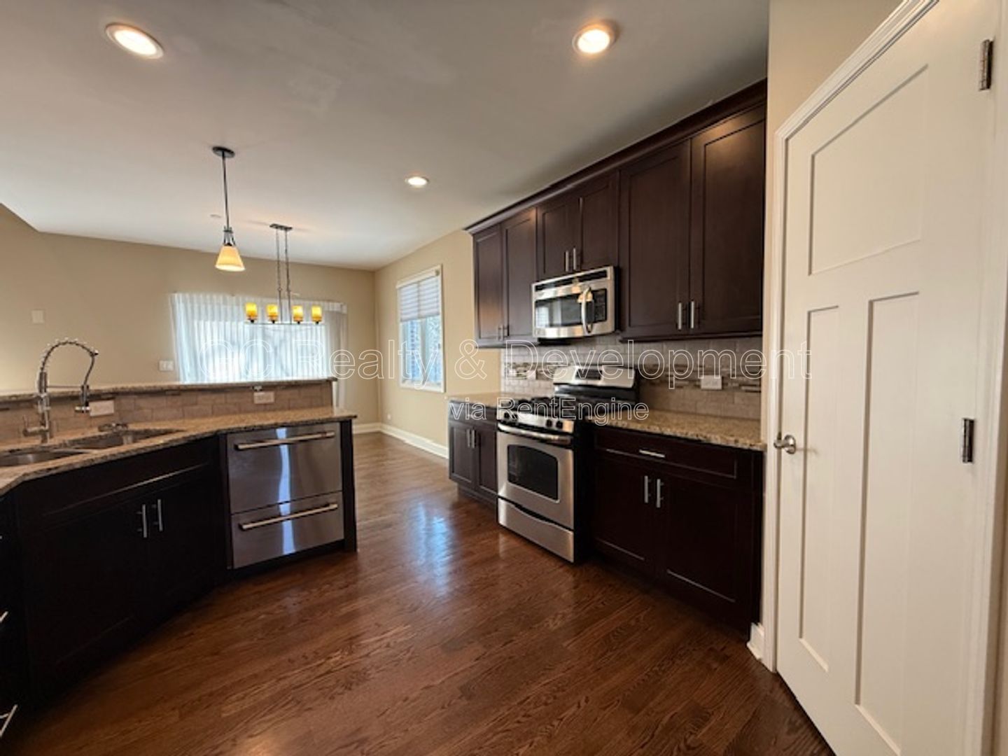 ** NEWER CONSTRUCTION / 3 BDRM - 4 BTH / 2300+ SQFT / FINISHED BSMT / SCHOOL DISTRICT 108 *** property image