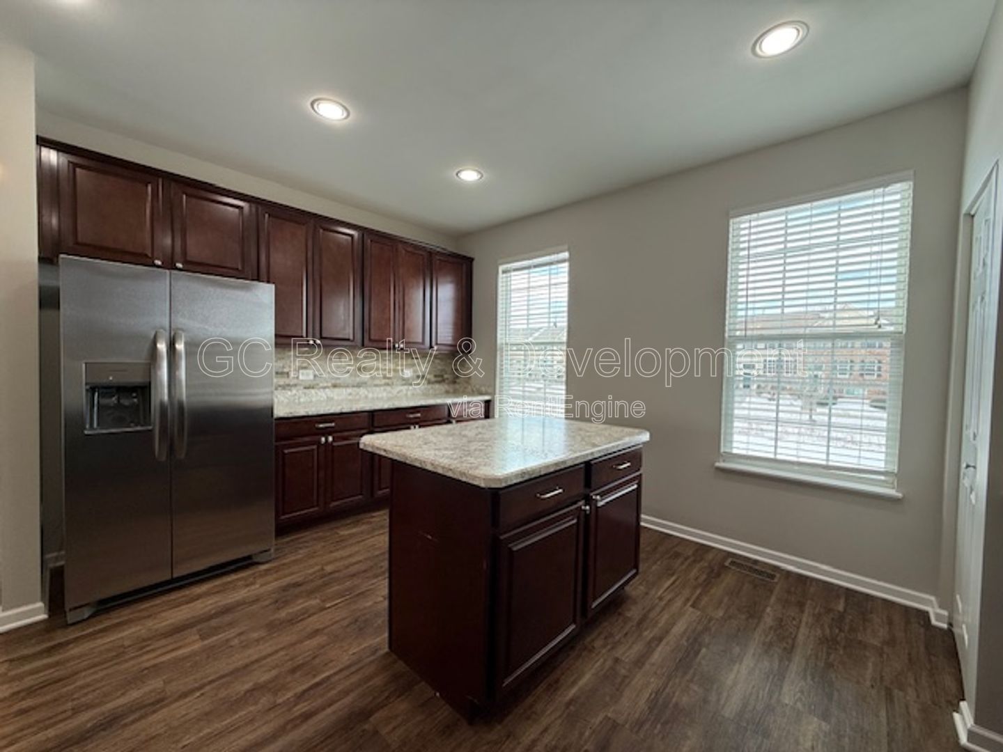 *** 3 BDRM - 2.5 BTH / NEWER CONSTRUCTION / WALK TO LAKE / GARAGE PARKING / 2000+ SQFT *** property image