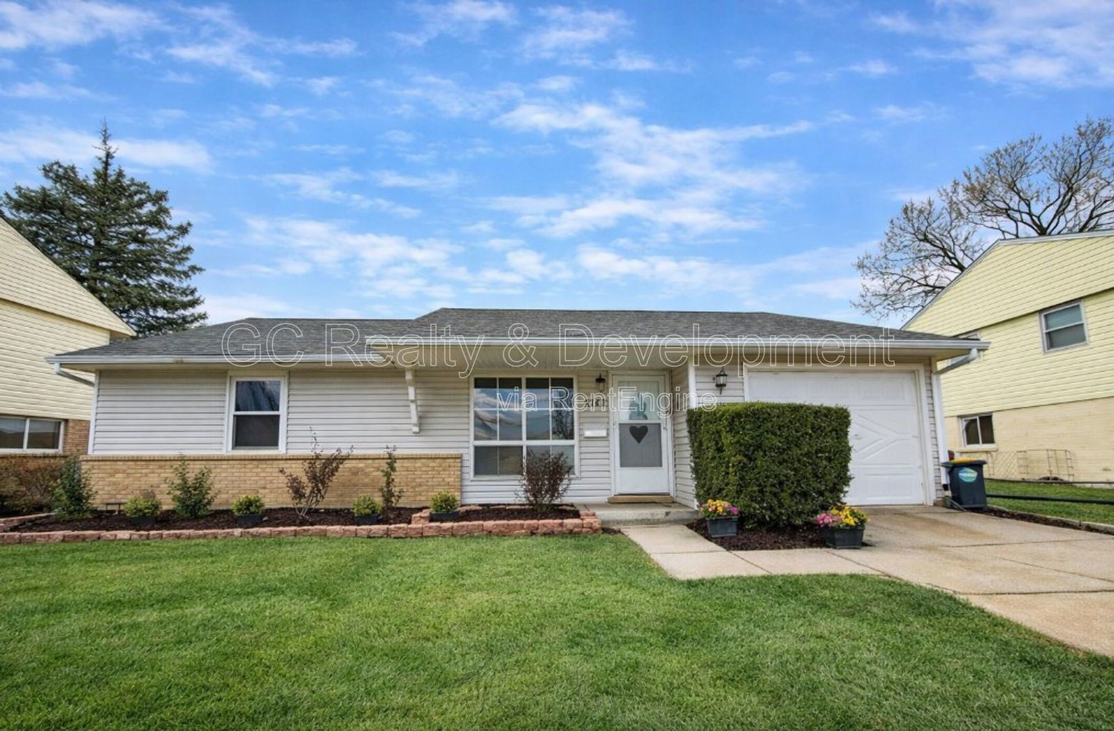 *** 3 BDRM - 2 BTH / RECENTLY UPDATED / LARGE YARD / IN UNIT LAUNDRY / CLOSE TO SHOPPING *** property image