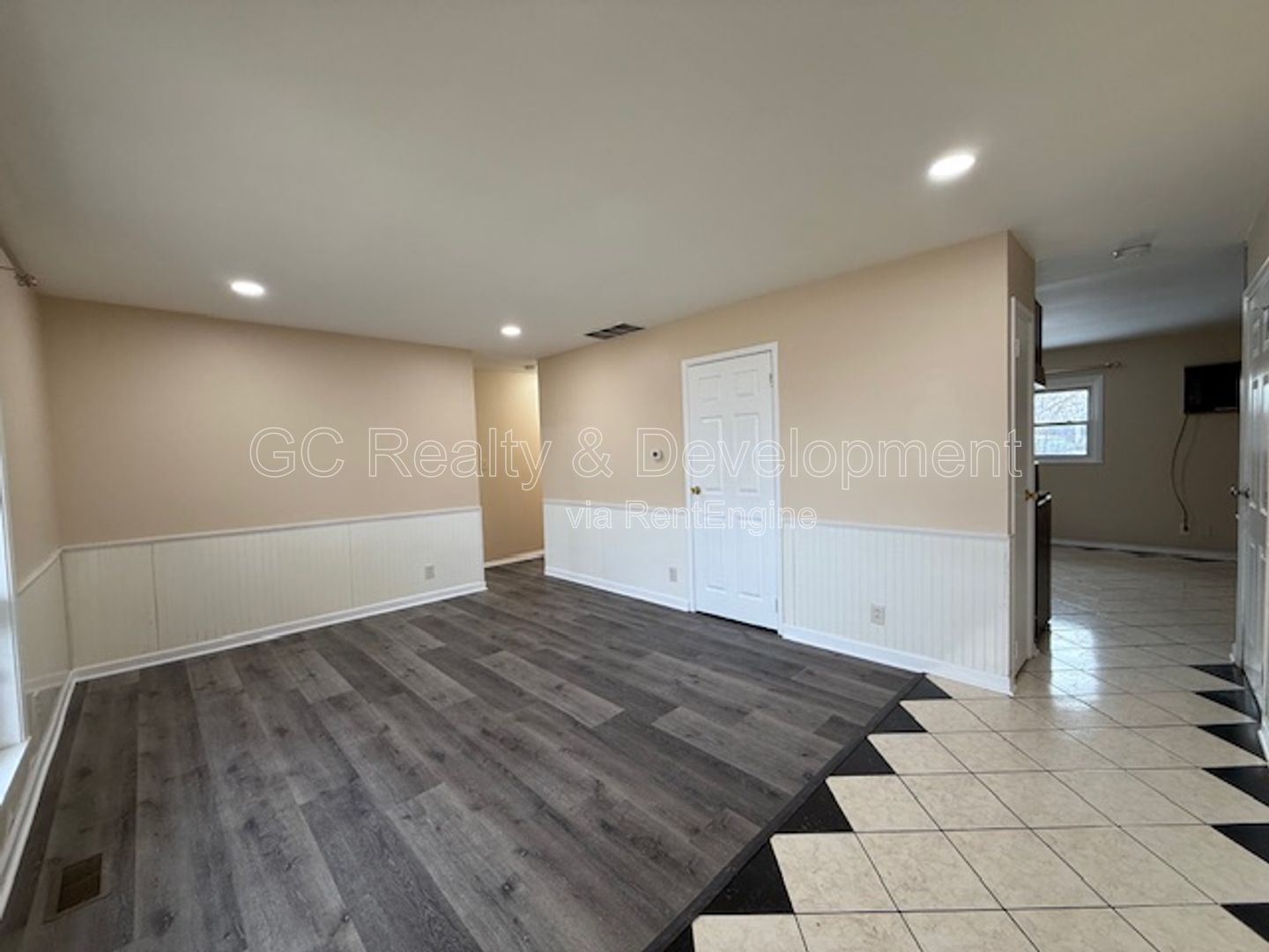 *** 3 BDRM - 2 BTH / RECENTLY UPDATED / LARGE YARD / IN UNIT LAUNDRY / CLOSE TO SHOPPING *** property image