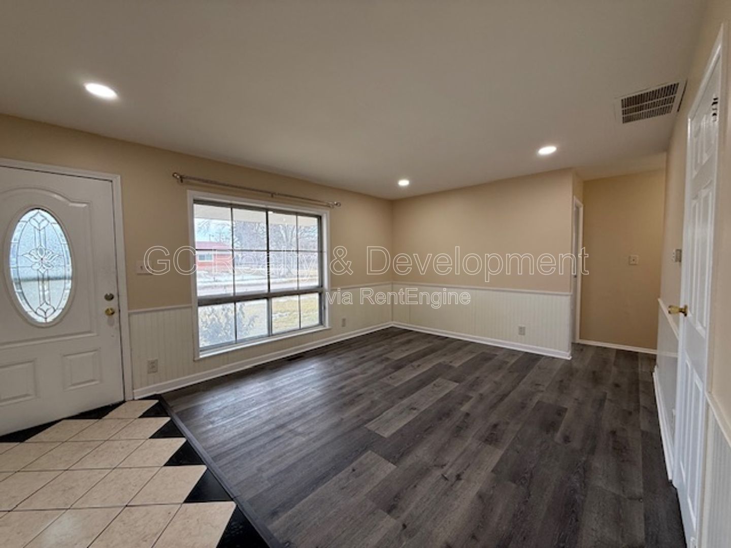 *** 3 BDRM - 2 BTH / RECENTLY UPDATED / LARGE YARD / IN UNIT LAUNDRY / CLOSE TO SHOPPING *** property image