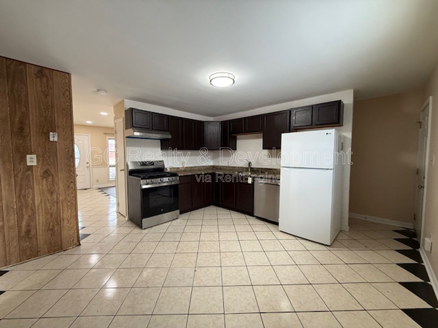 *** 3 BDRM - 2 BTH / RECENTLY UPDATED / LARGE YARD / IN UNIT LAUNDRY / CLOSE TO SHOPPING *** property image