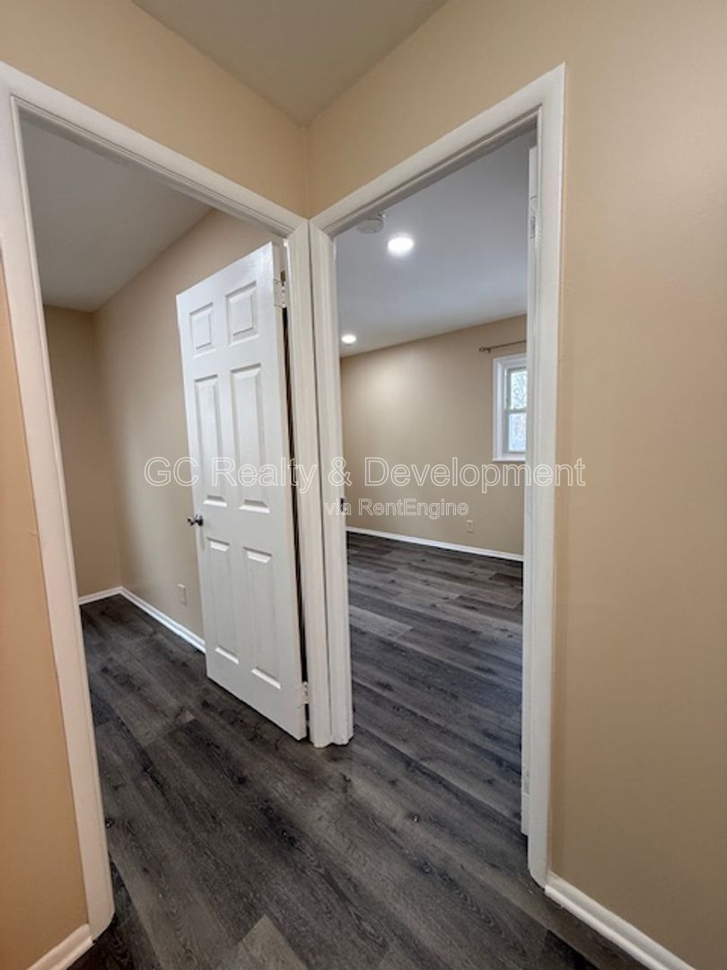 *** 3 BDRM - 2 BTH / RECENTLY UPDATED / LARGE YARD / IN UNIT LAUNDRY / CLOSE TO SHOPPING *** property image