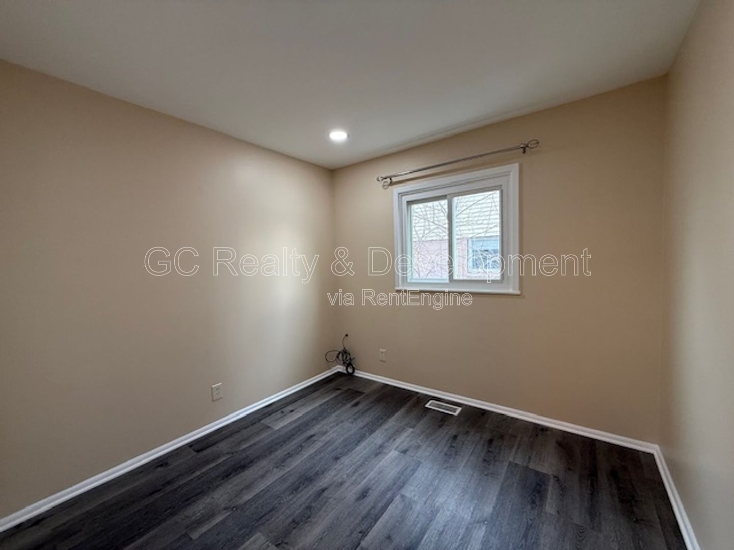 *** 3 BDRM - 2 BTH / RECENTLY UPDATED / LARGE YARD / IN UNIT LAUNDRY / CLOSE TO SHOPPING *** property image