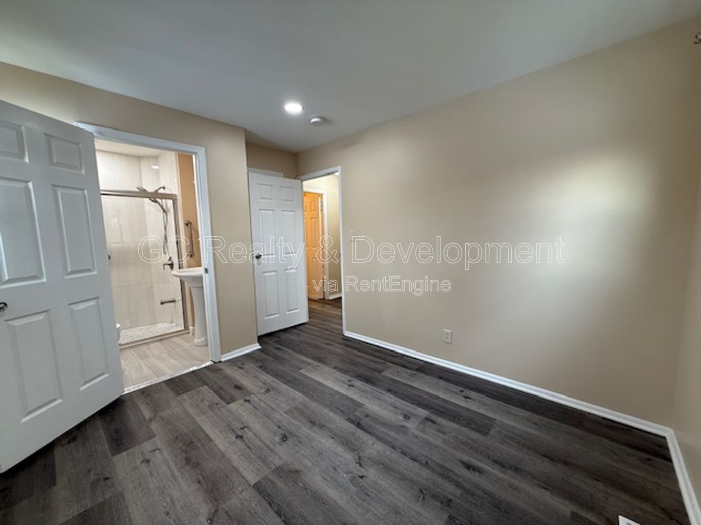 *** 3 BDRM - 2 BTH / RECENTLY UPDATED / LARGE YARD / IN UNIT LAUNDRY / CLOSE TO SHOPPING *** property image