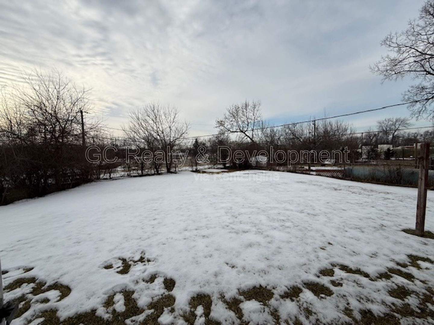 *** 3 BDRM - 2 BTH / RECENTLY UPDATED / LARGE YARD / IN UNIT LAUNDRY / CLOSE TO SHOPPING *** property image