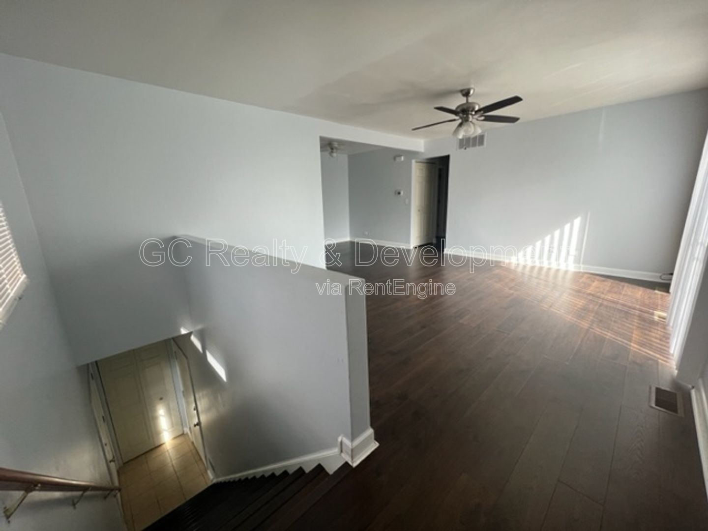 ***HANOVER PARK / 2 BDRM / APPL INCL / WOOD LAMINATE FLOORING / ATTACHED GARAGE / PRIVATE BALCONY*** property image