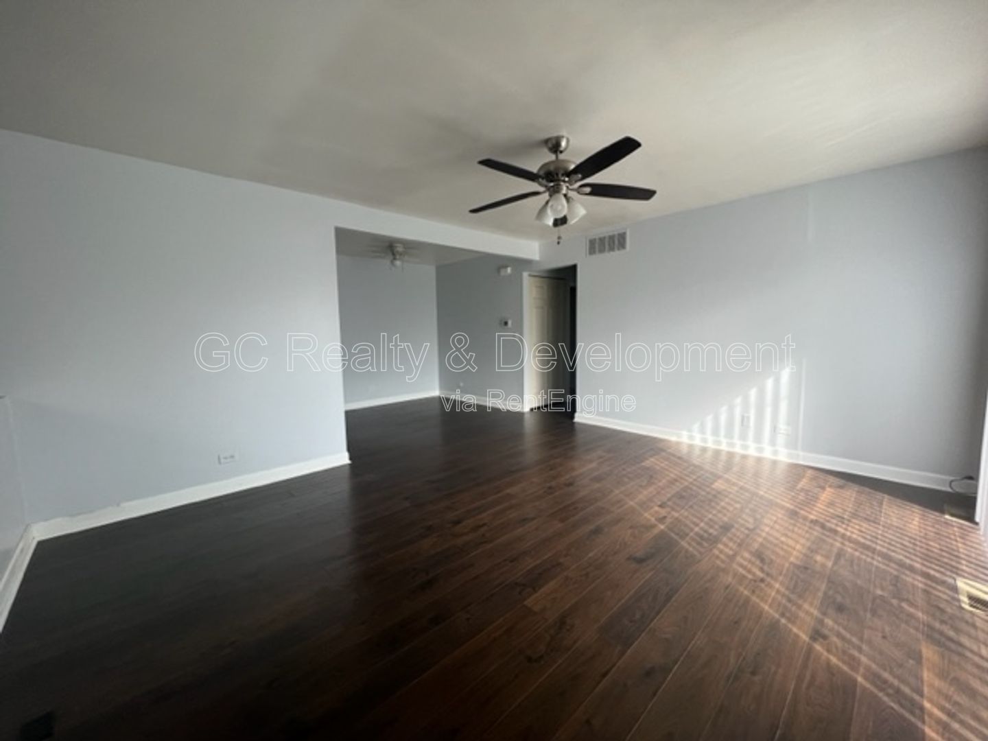 ***HANOVER PARK / 2 BDRM / APPL INCL / WOOD LAMINATE FLOORING / ATTACHED GARAGE / PRIVATE BALCONY*** property image