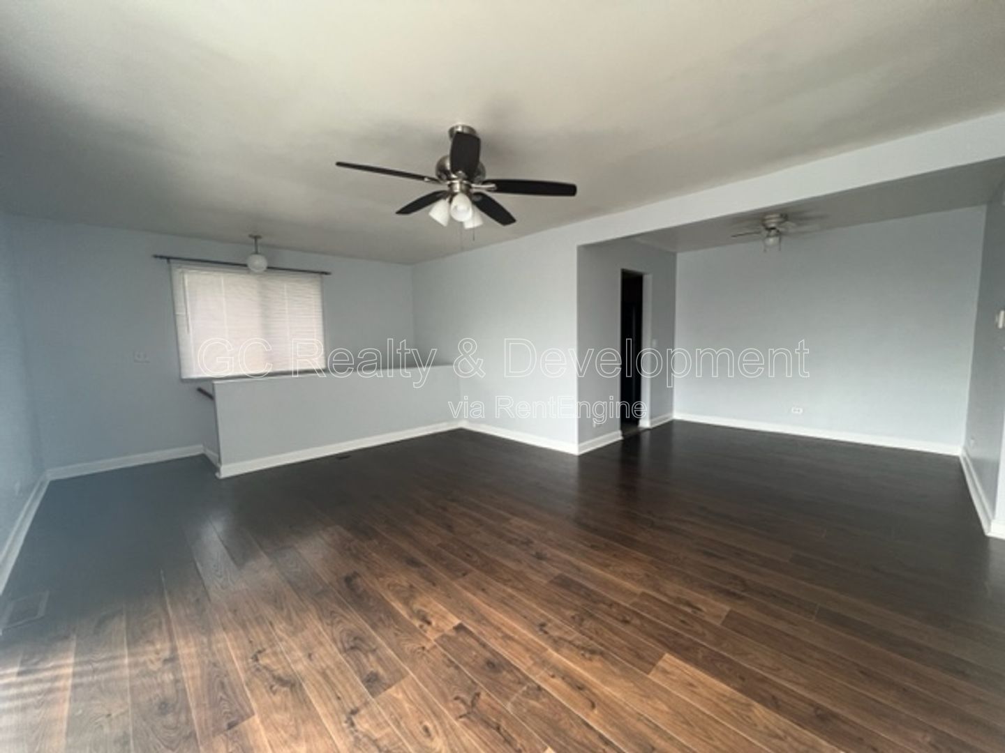 ***HANOVER PARK / 2 BDRM / APPL INCL / WOOD LAMINATE FLOORING / ATTACHED GARAGE / PRIVATE BALCONY*** property image