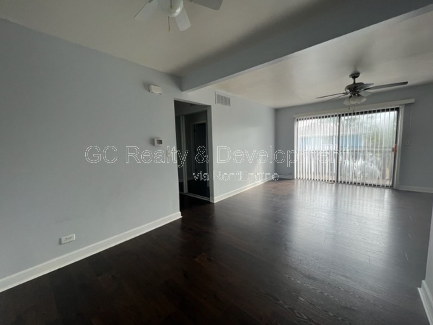 ***HANOVER PARK / 2 BDRM / APPL INCL / WOOD LAMINATE FLOORING / ATTACHED GARAGE / PRIVATE BALCONY*** property image