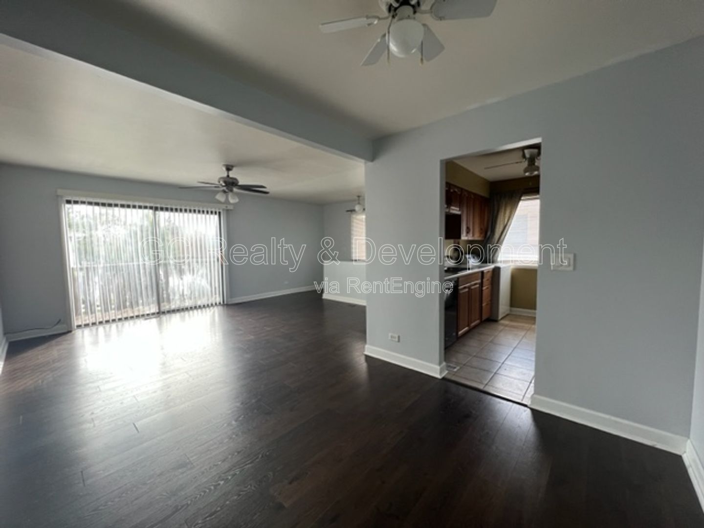 ***HANOVER PARK / 2 BDRM / APPL INCL / WOOD LAMINATE FLOORING / ATTACHED GARAGE / PRIVATE BALCONY*** property image