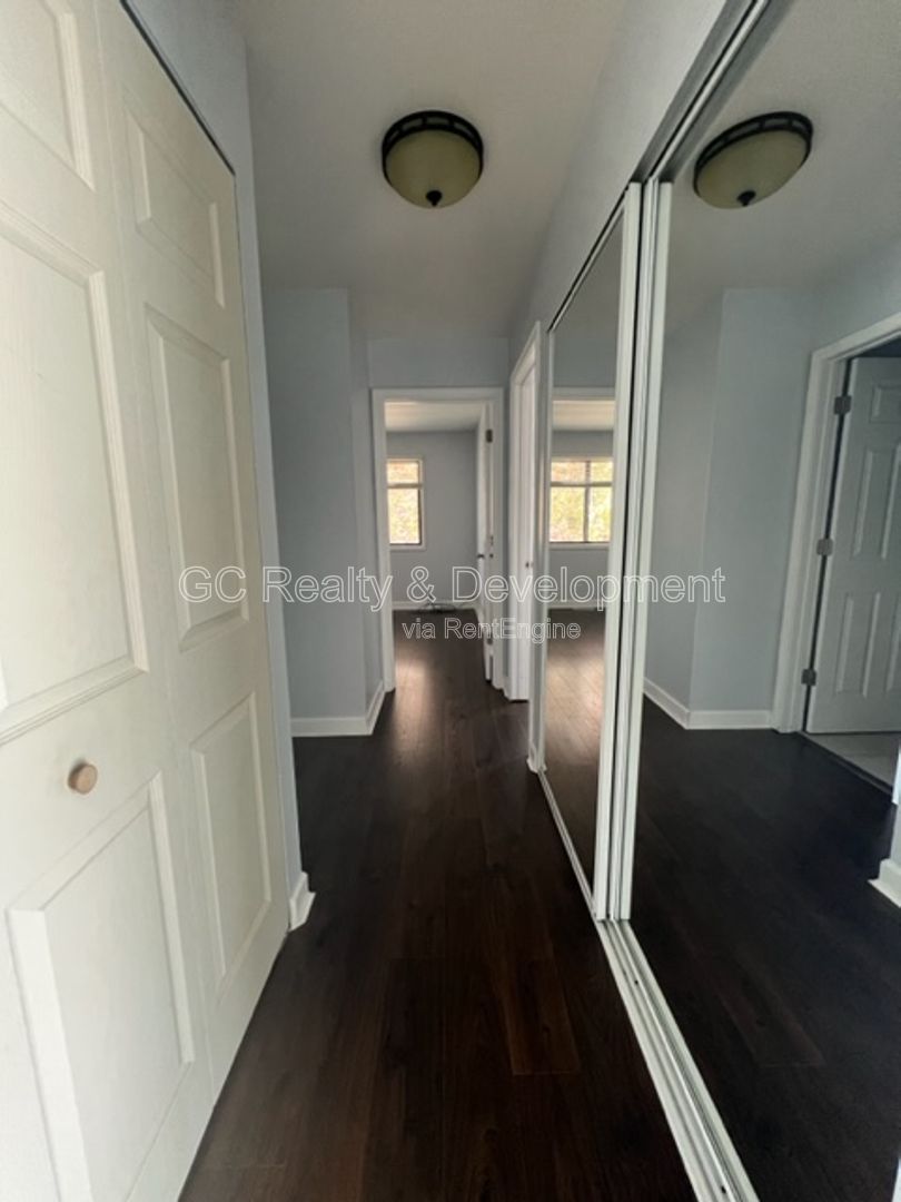 ***HANOVER PARK / 2 BDRM / APPL INCL / WOOD LAMINATE FLOORING / ATTACHED GARAGE / PRIVATE BALCONY*** property image