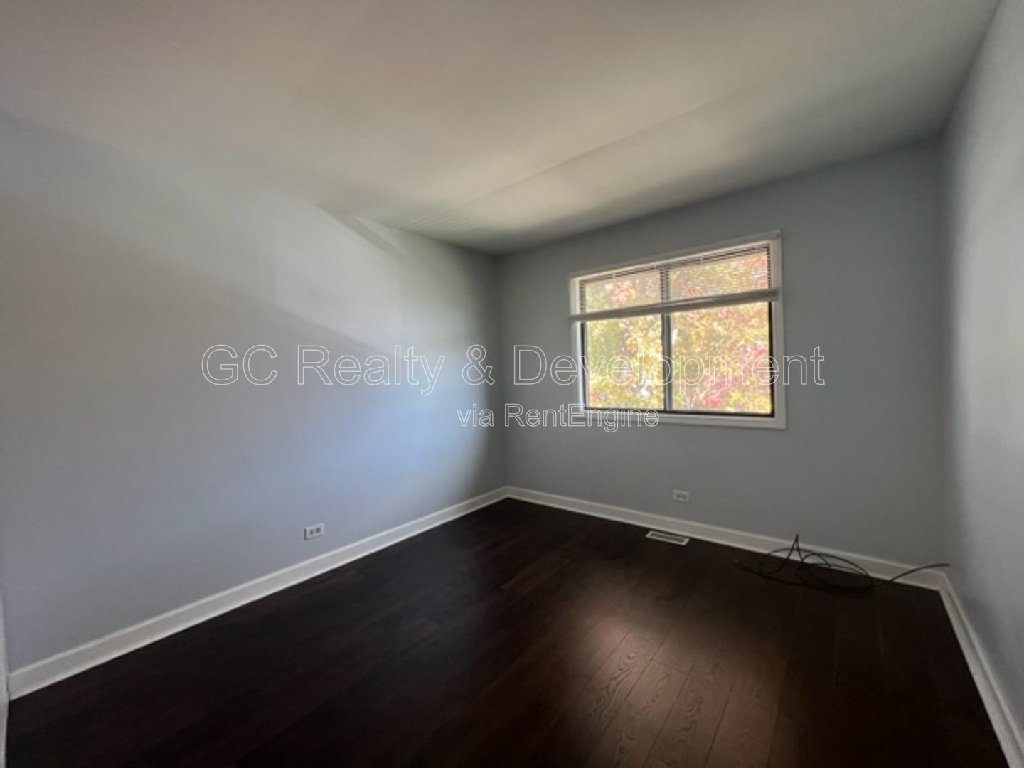 ***HANOVER PARK / 2 BDRM / APPL INCL / WOOD LAMINATE FLOORING / ATTACHED GARAGE / PRIVATE BALCONY*** property image