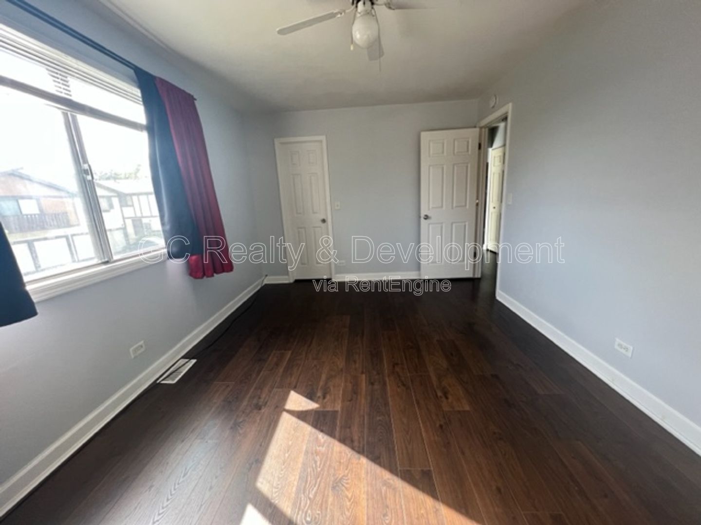 ***HANOVER PARK / 2 BDRM / APPL INCL / WOOD LAMINATE FLOORING / ATTACHED GARAGE / PRIVATE BALCONY*** property image