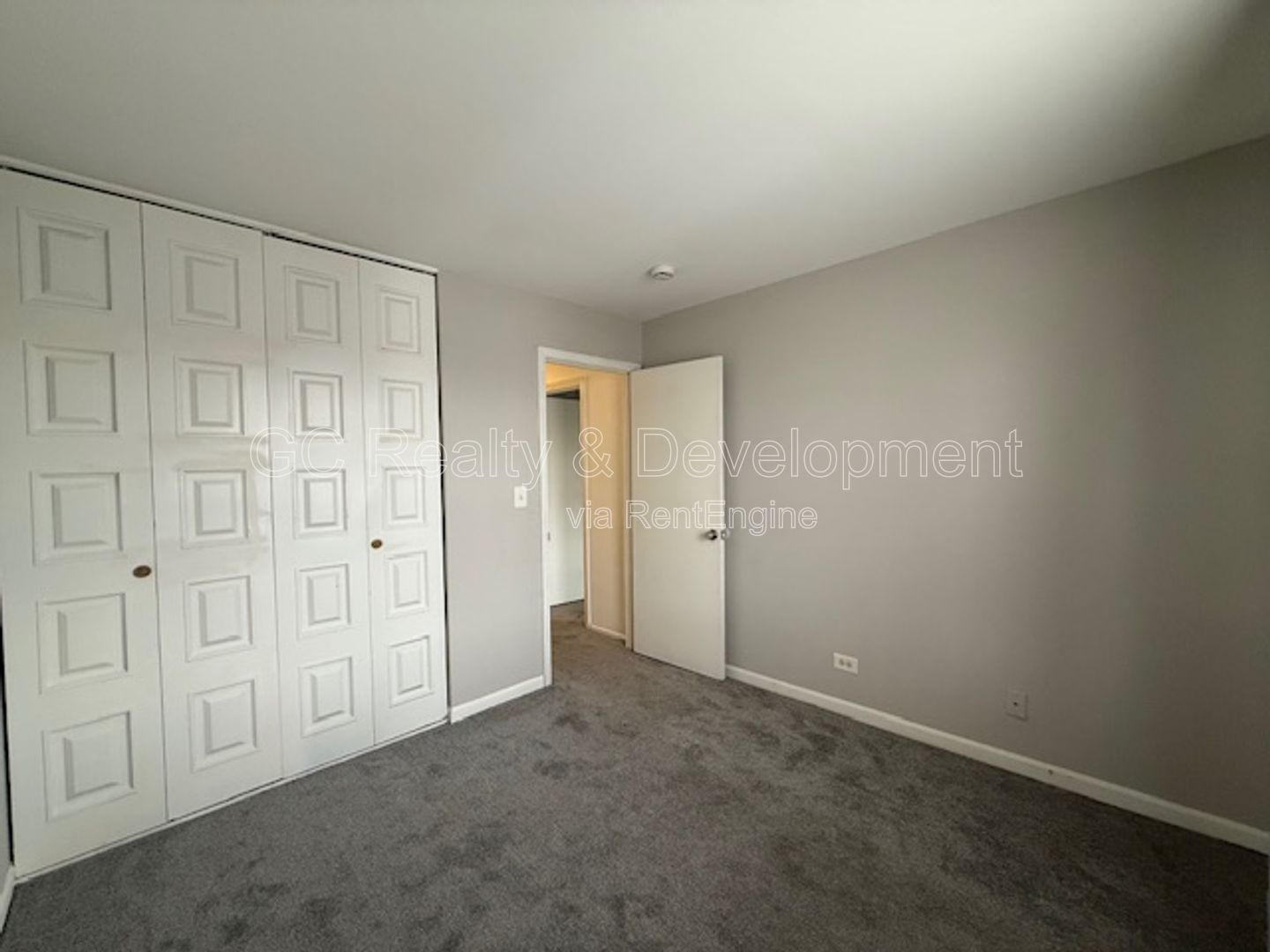*** 2 BDRM / GARAGE PARKING / IN UNIT LAUNDRY / SS APPL / WALK IN CLOSET / CLOSE TO SHOPPING *** property image